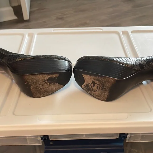 Stuart Weitzman platform high heel - Picture 7 of 7